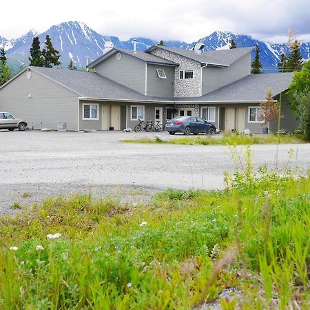 Raven'S Rest Inn Haines Junction Exteriér fotografie