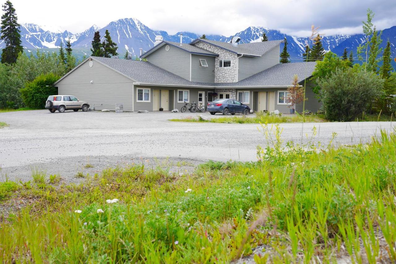 Raven'S Rest Inn Haines Junction Exteriér fotografie