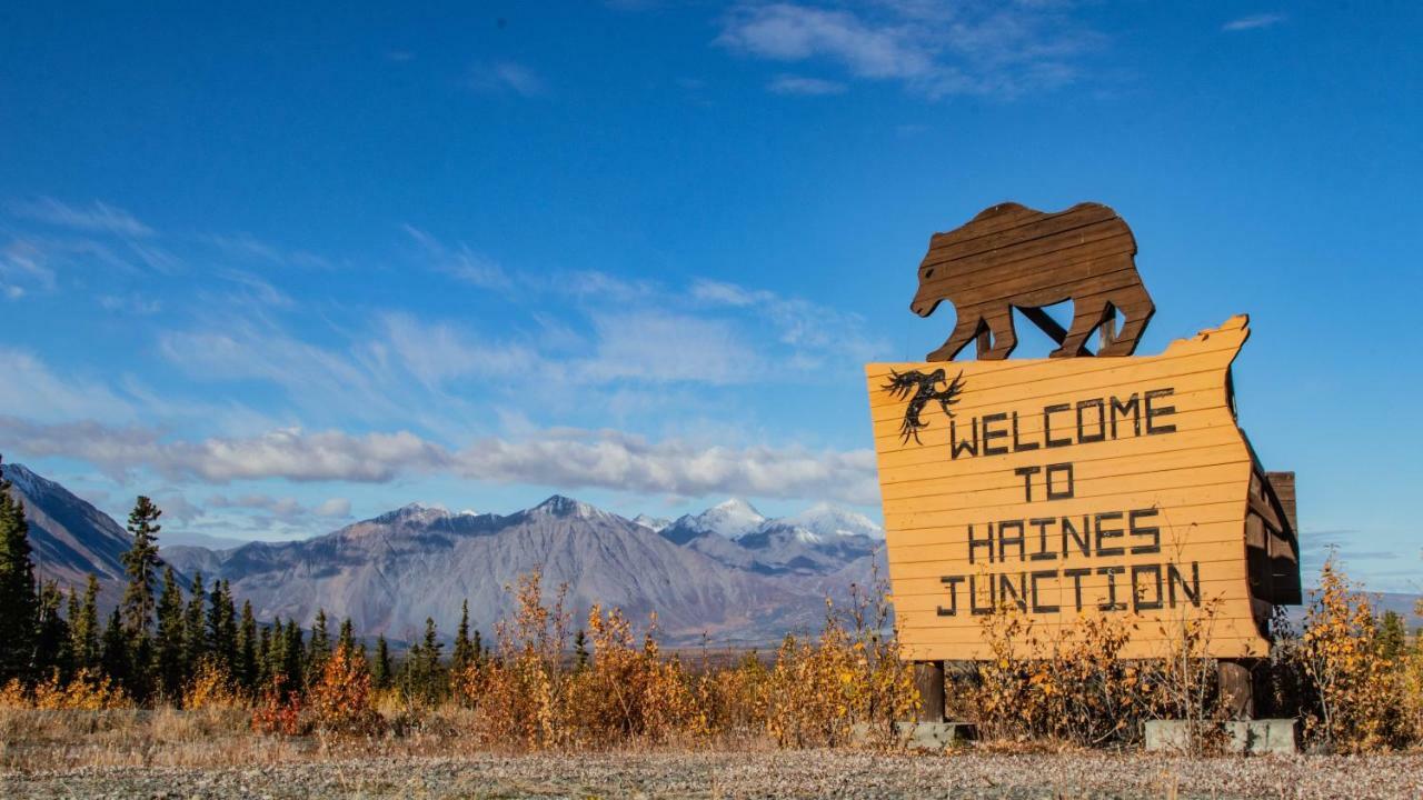 Raven'S Rest Inn Haines Junction Exteriér fotografie